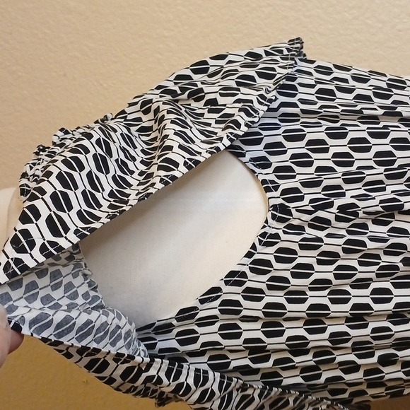 Kate spade black and white cold shoulder dress xs- small - Picture 6 of 9